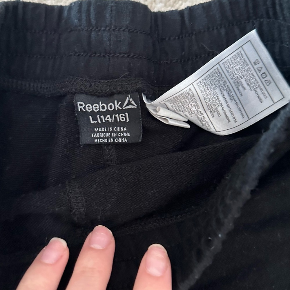 Rebook soft shorts - Picture 2 of 2